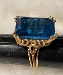 Gorgeous Vintage 14kt Gold Cocktail Ring With Large Sapphire Stone.