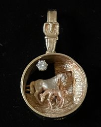 14kt Gold Estate French Designer Bryson Horse And Foal In Barn Scene Circular Pendant