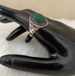 Pretty Vintage Sterling Ring With Green Stone And Black Swirls
