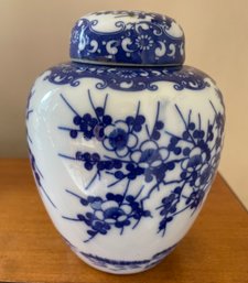 Pretty Vin Blue AndWhite Vase With Lid