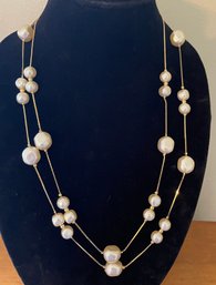 Pretty Vintage Pearl And Gold Toned. Necklace