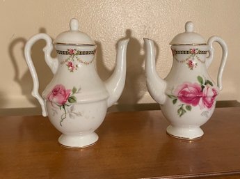 Beautiful Pair Of Nantucket Teapots