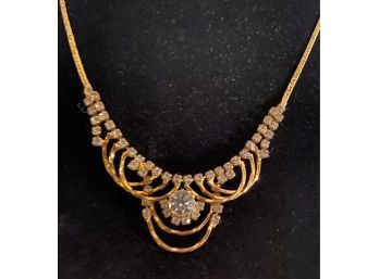 Beautiful Vintage Gold Toned Necklace