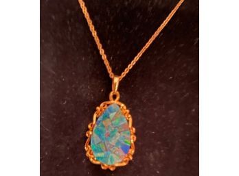 Vintage Goldtoned Pendant Necklace With A Beautiful Stone
