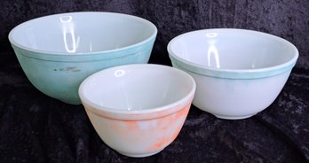 Vintage Set Of 3 Pyrex Mixing Bowls