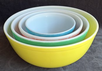 Vintage Set Of 4 Pyrex Nesting Bowls
