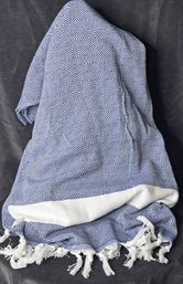 Trina Turk Throw Wrap Scarf Turkish Towel Blanket Blue & White Tassels