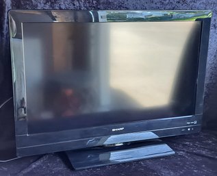 Sharp 32' Flat Screen TV With Remote Model # LC-32SV29U