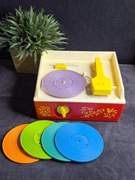 Adorable Vintage 1971 Fisher Price Music Box Record Player With 5 Discs