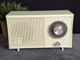 Rare Vintage Tabletop Zenith 508W AM Tube Radio With Ivory Chassis Works!