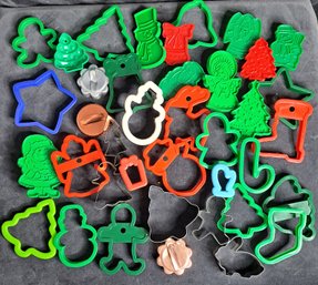 Cookie Cutters Galore! Dozens Of Christmas Themed Cookie Cutters: Santas, Snowmen Stars, All Things Xmas