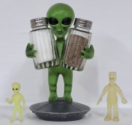 Alien Salt And Pepper Set And Glow In The Dark Figures