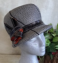 Vintage Flapper Style Hat With Black Patent Bow Trim