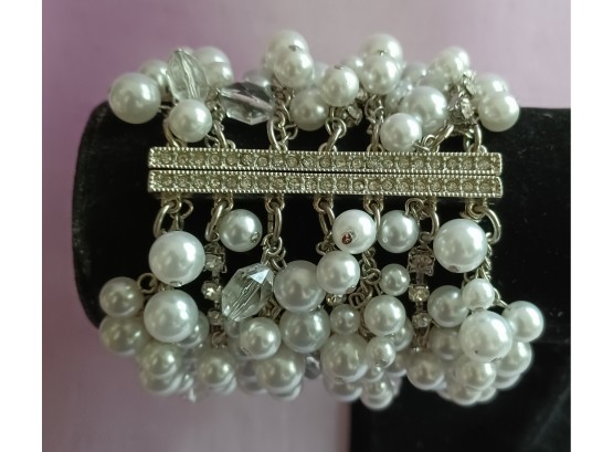 Beautiful Pearl, Crystal And Rhinestone Bracelet