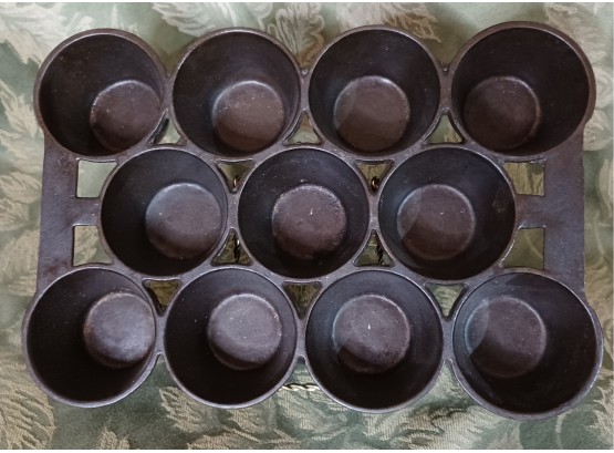 Antique/vintage Cast Iron Muffin Pan