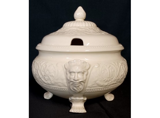 Large Wedgewood Patrician Tureen With Lid