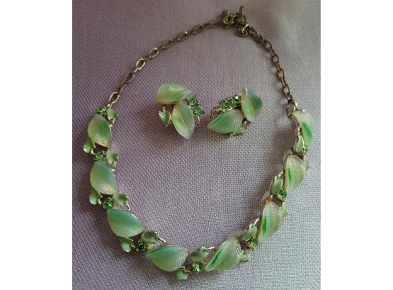 Vintage 1950'2 Green Necklace And Earring Set