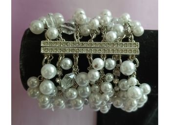 Beautiful Pearl, Crystal And Rhinestone Bracelet