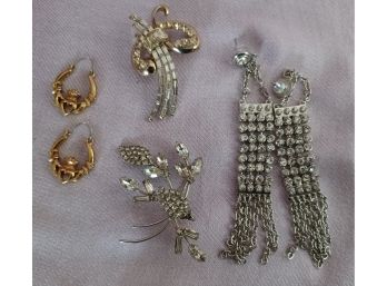 2 Vintage Pins And 2 Pairs Of Vintage Earrings