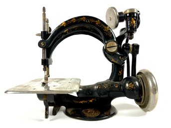 Antique 'National Sewing Machine Co.' Mechanical Sewing Machine