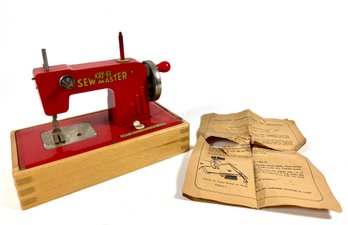 1940s KeyAnEE Miniature Sewing Machine - Battery Op