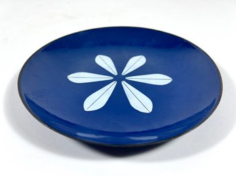 A Cathrineholm Enamelware Plate 'Lotus' Pattern