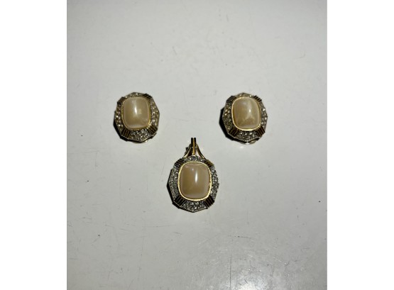 Pendant And Earring Set (clip Ons)