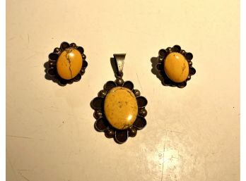 Silver Pendant And Earring Set (silver/yellow Stone)