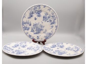 Set Of Three Churchill Porcelain Plate Made In Malaysia (the Wooden Standard Is Not Included)