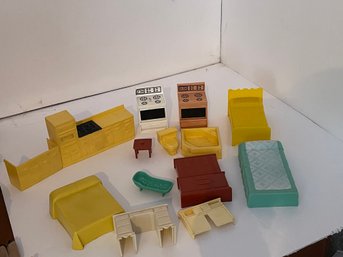 Assorted Dollhouse / Miniature Plastic Furniture Pieces - Mid Century