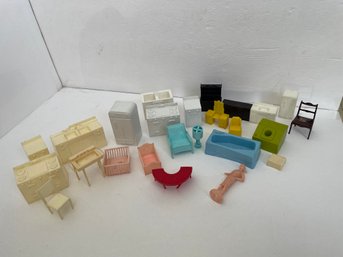 Assorted Dollhouse / Miniature Marx Plastic Furniture Pieces - Mid Century