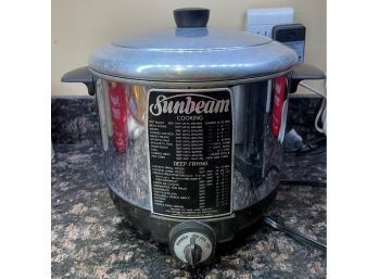 SUNBEAM CF Aluminum Slow Cooker & Deep Fryer 4-Qt 1952 W Basket