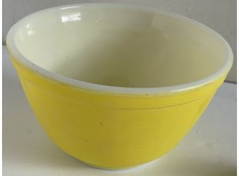 Pyrex 401 Small Yellow Mixing Bowl 1.5 Pt