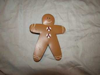 SMALL METAL GINGER BREAD MAN