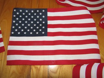 LOT OF SMALL AMERICAN USA FLAGS
