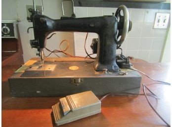 1800's Wheeler & Wilson Sewing Machine Model D-9 With Carry Case