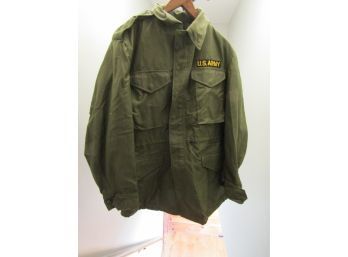 1957 US ARMY OLIVE GREEN MAN'S FIELD COAT- SIZE REGULAR SMALL