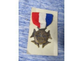 WW Pin Medal & Ribbon 1917-1918 Recognition Of Service Pin