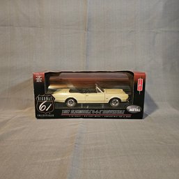 Highway 61 1967 Oldsmobile 4-4-2 Coupe 1:18 Scale Diecast Car #69