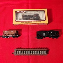 Vintage Lot Of HO Scale Locomotive And Train Cars #40