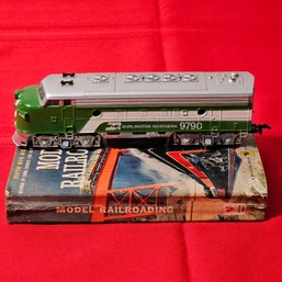 Vintage HO Scale Burlington Northern 9790 Train Locomotive And Paperback Book #44