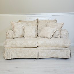 Beautiful White Sterling Furniture Loveseat With Pillows - No Label Or Maker's Mark #60