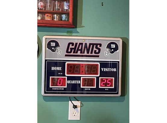 NY Giants Wall Scoreboard Clock With Temperature And Calendar. Plugs Into Wall Outlet Excellent Condition.