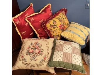 Lot Of Beautiful Vintage Decorative Pillows - Very Good Condition