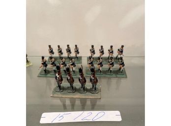 Lot Of 20 Vintage Toy Soldiers