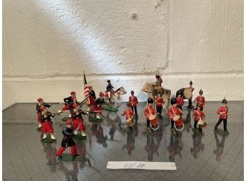 Lot Of 20 Vintage Toy Soldiers
