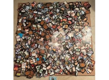 COLLECTION OF TONS OF VINTAGE COMMON UNCOMMON MAGIC CARDS