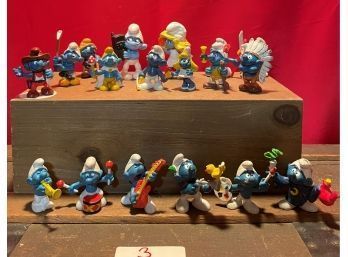 Lot Of Vintage Smurf Action Figures