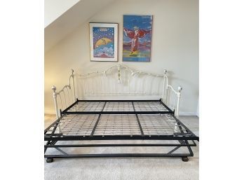 Beautiful Contemporary White Finish Metal Full Daybed W/rolling Popup Trundle,'Sealy' & Therapedic  Mattresses
