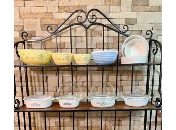 Pyrex Lot Of Casseroles, Baking Dishes, Mixing Bowls, Glass Pyrex Bowls And Other Owen Ware Bowls/dish